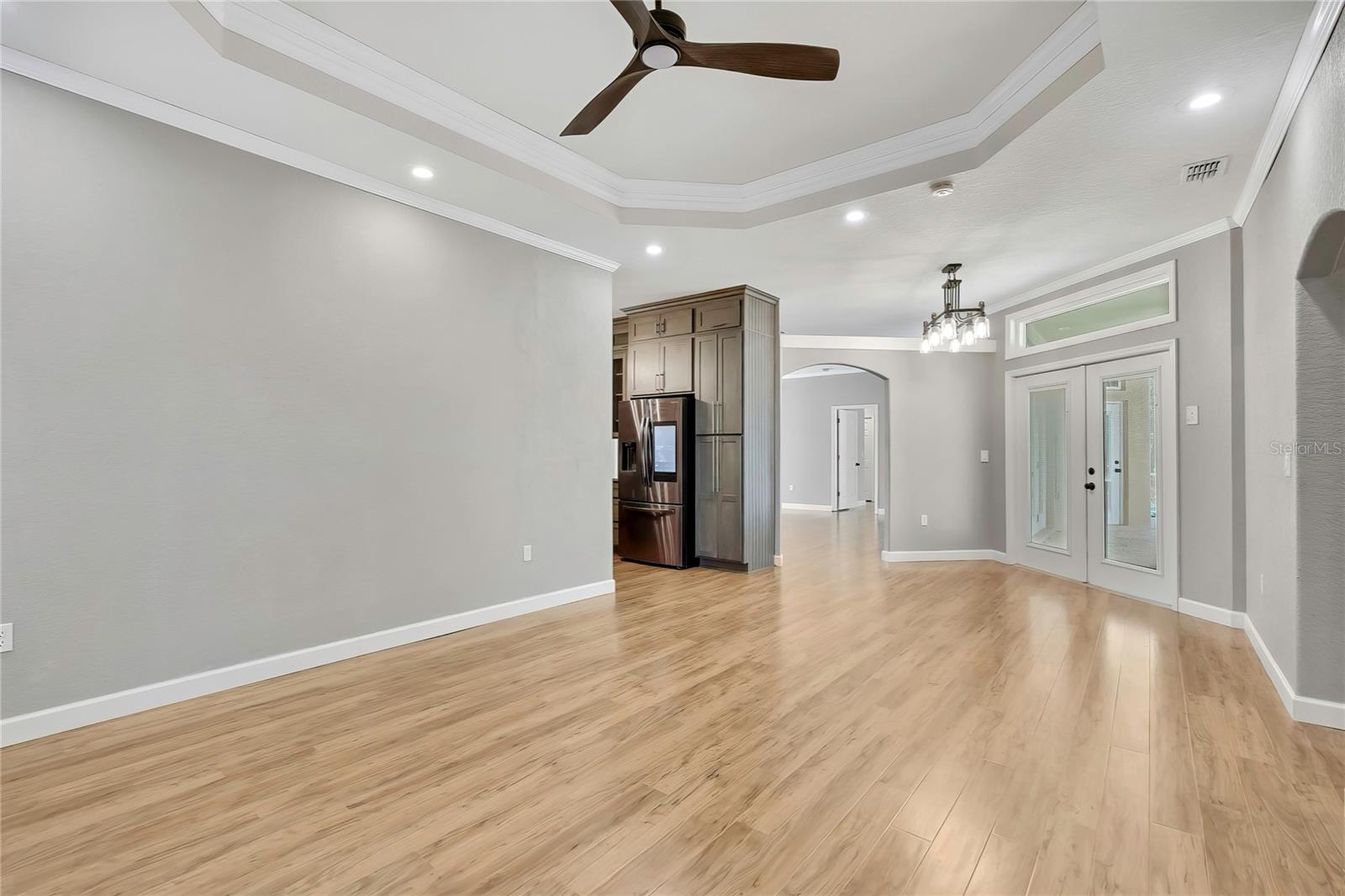 Listing photo id 22 for 2 Woodlee Court S