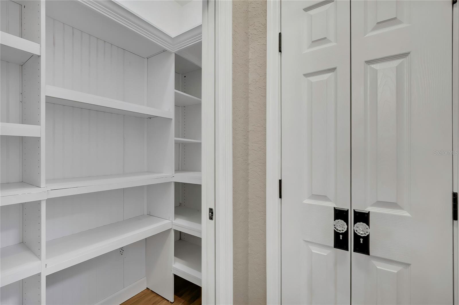 Listing photo id 30 for 2 Woodlee Court S