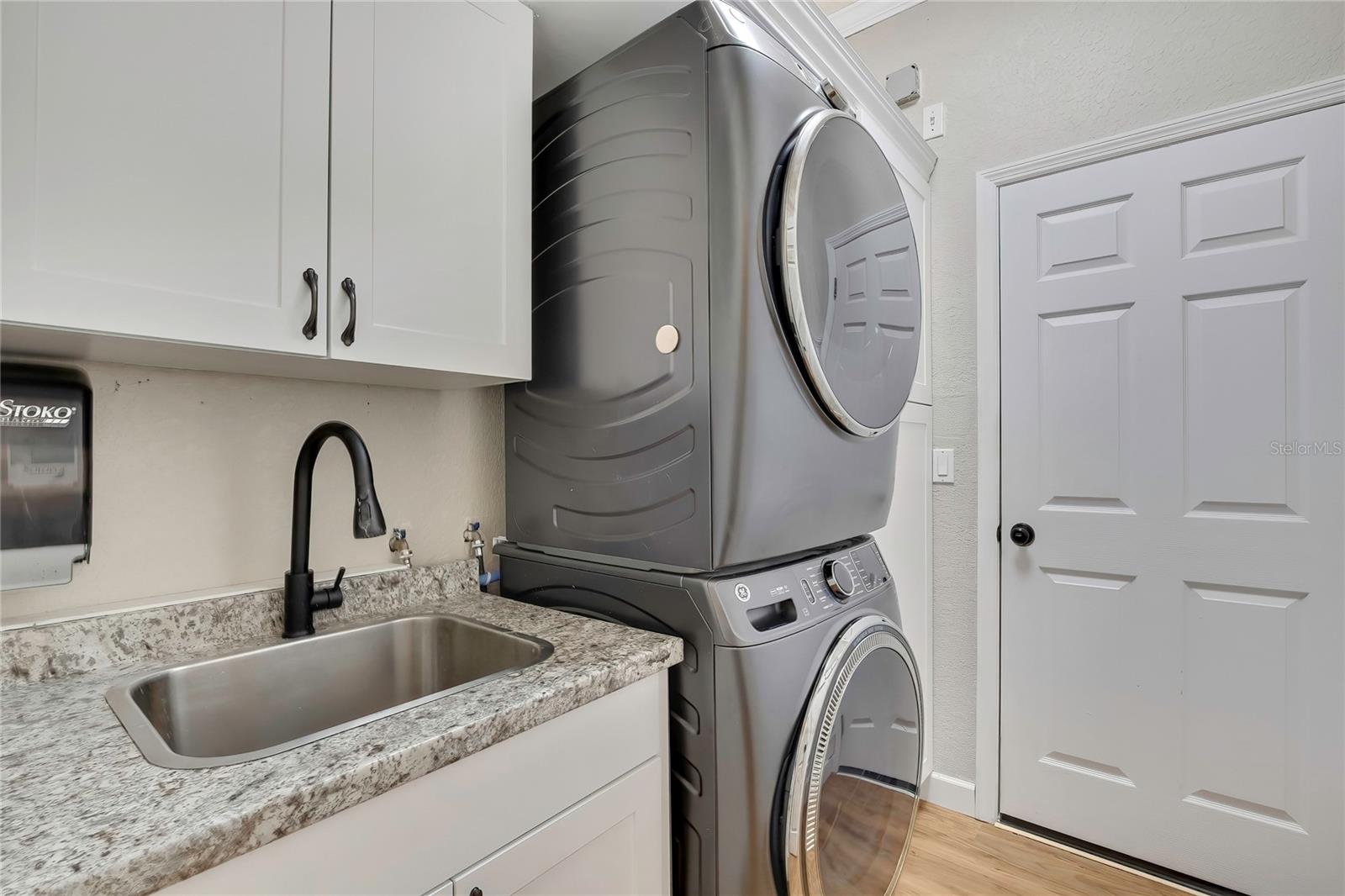 Listing photo id 31 for 2 Woodlee Court S