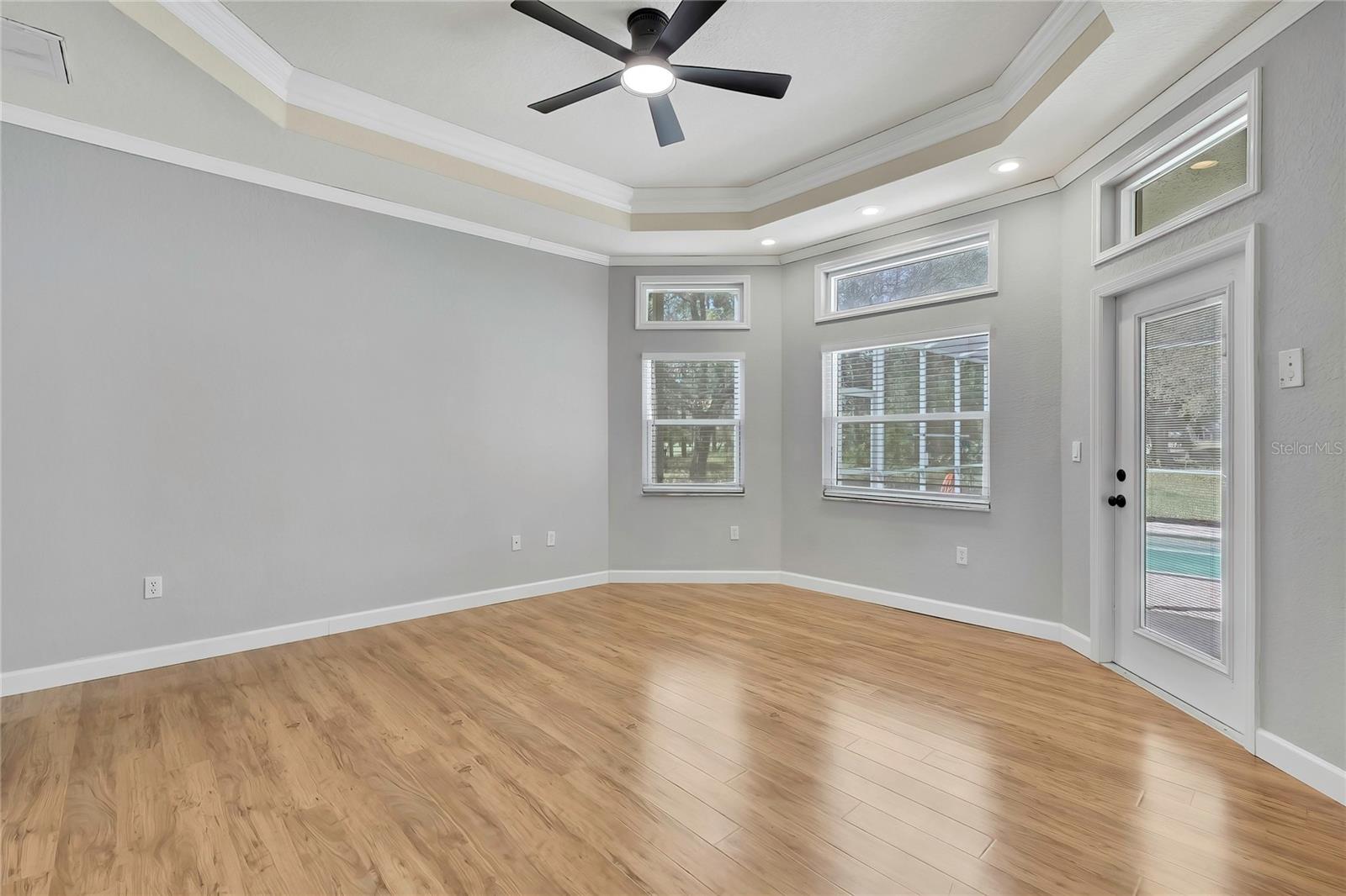 Listing photo id 32 for 2 Woodlee Court S