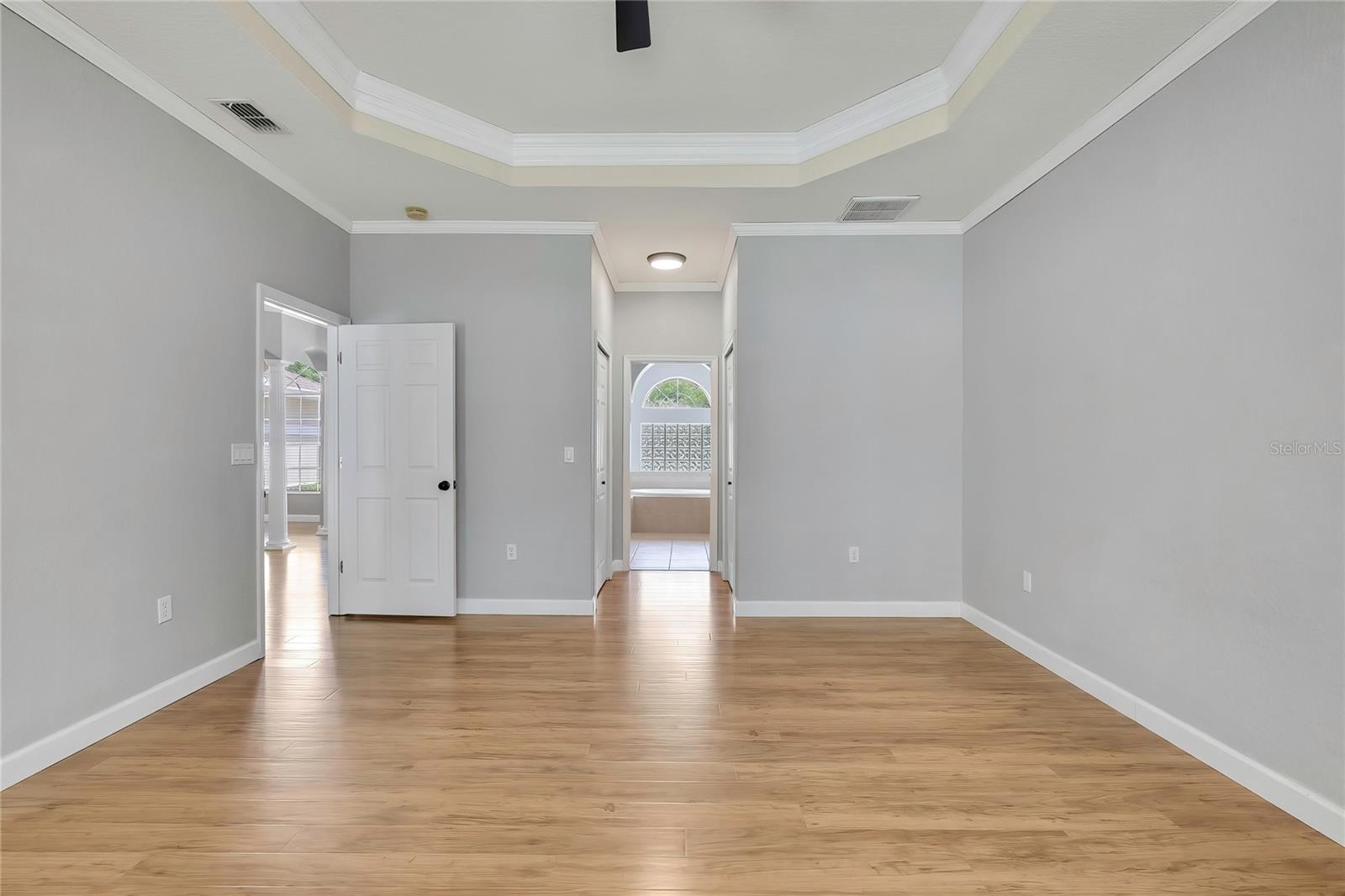 Listing photo id 34 for 2 Woodlee Court S