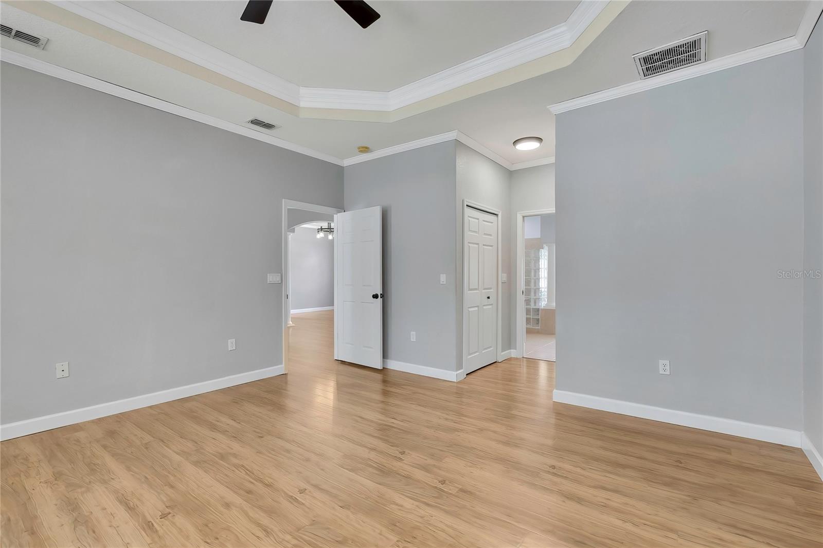 Listing photo id 35 for 2 Woodlee Court S