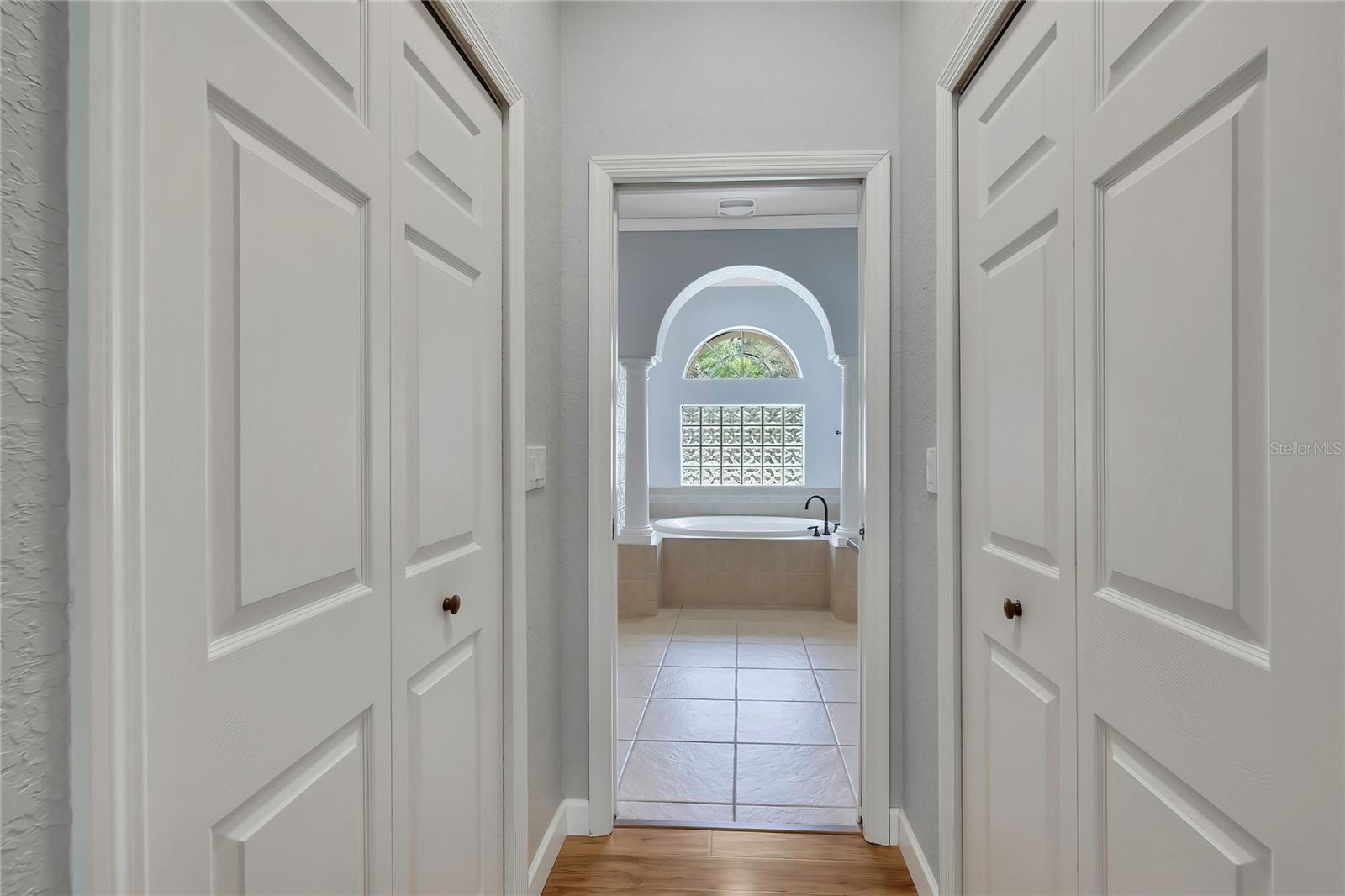 Listing photo id 37 for 2 Woodlee Court S