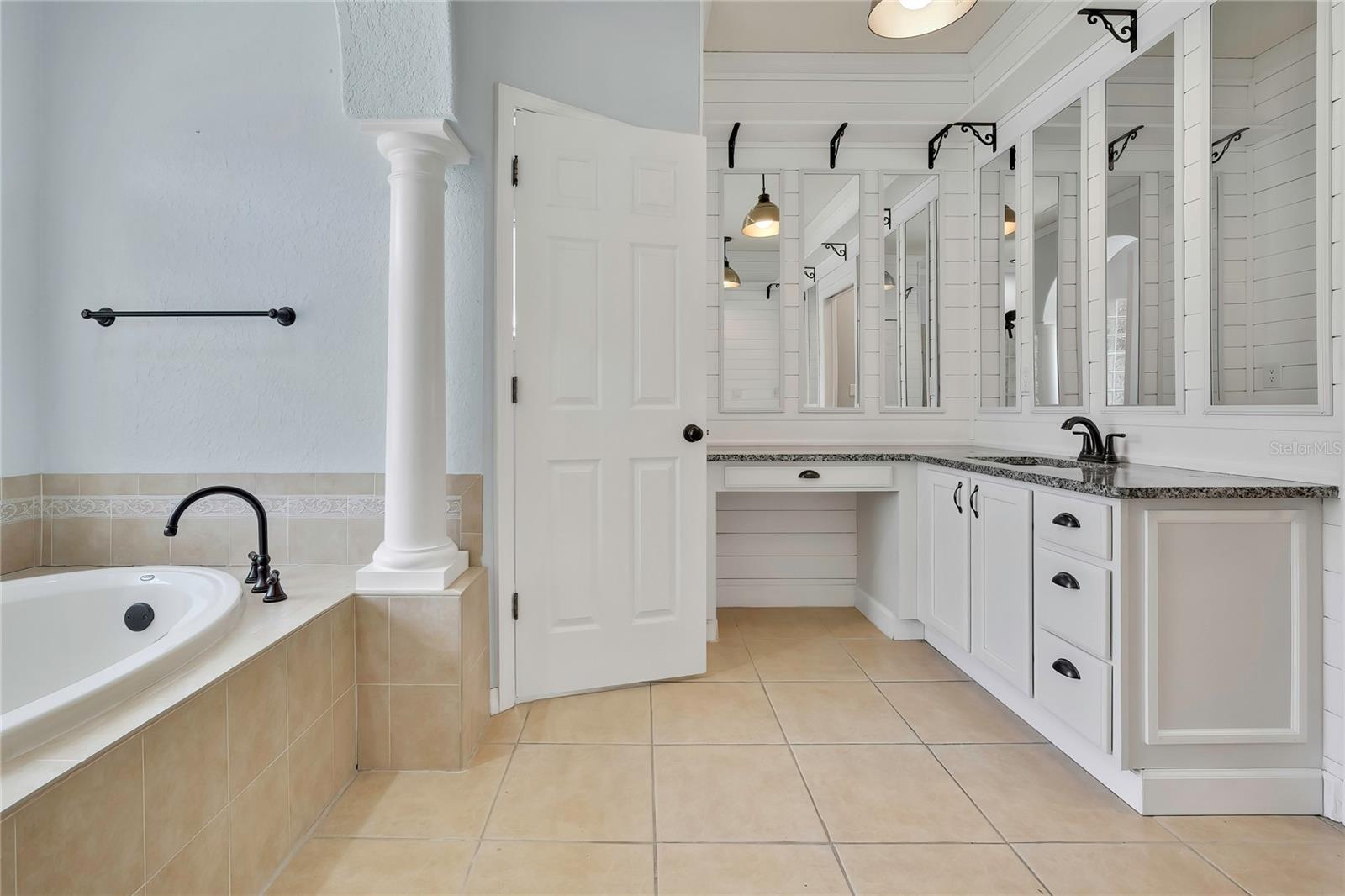 Listing photo id 41 for 2 Woodlee Court S