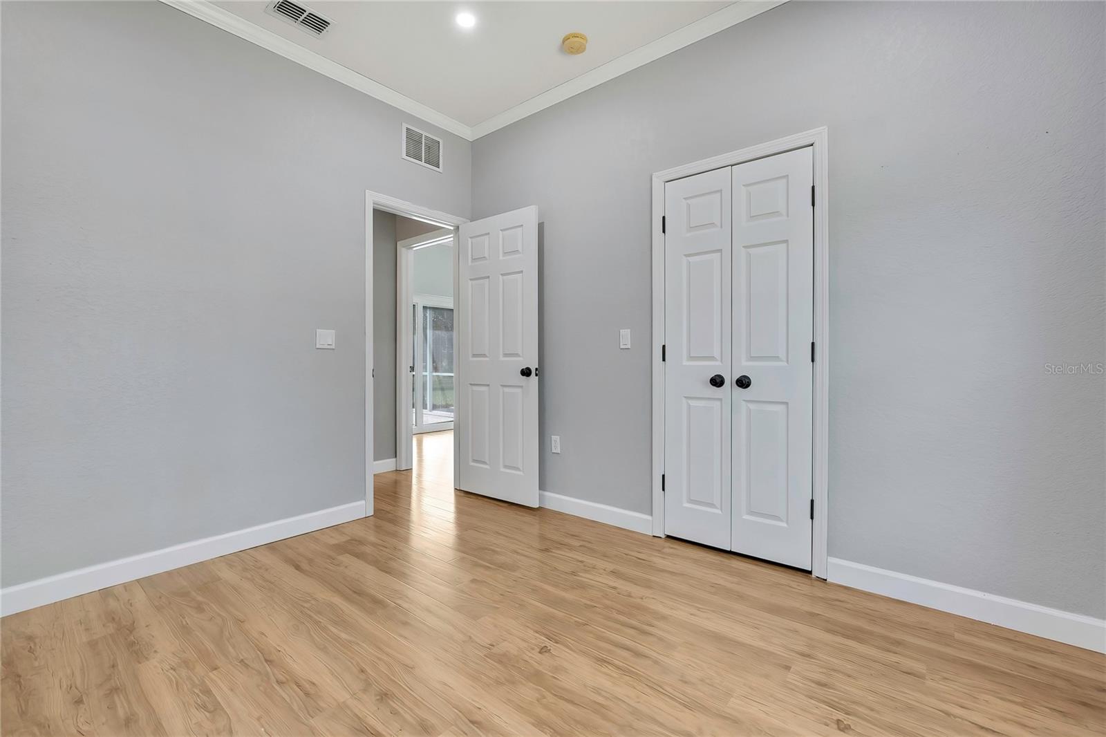 Listing photo id 42 for 2 Woodlee Court S