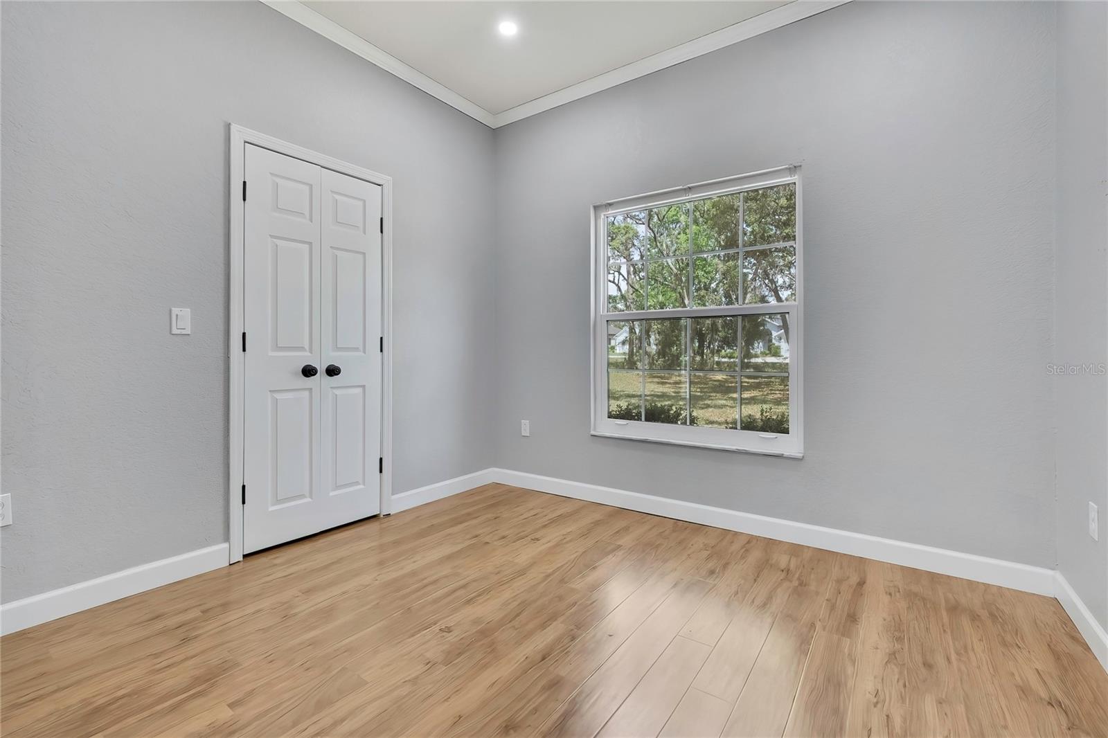 Listing photo id 44 for 2 Woodlee Court S