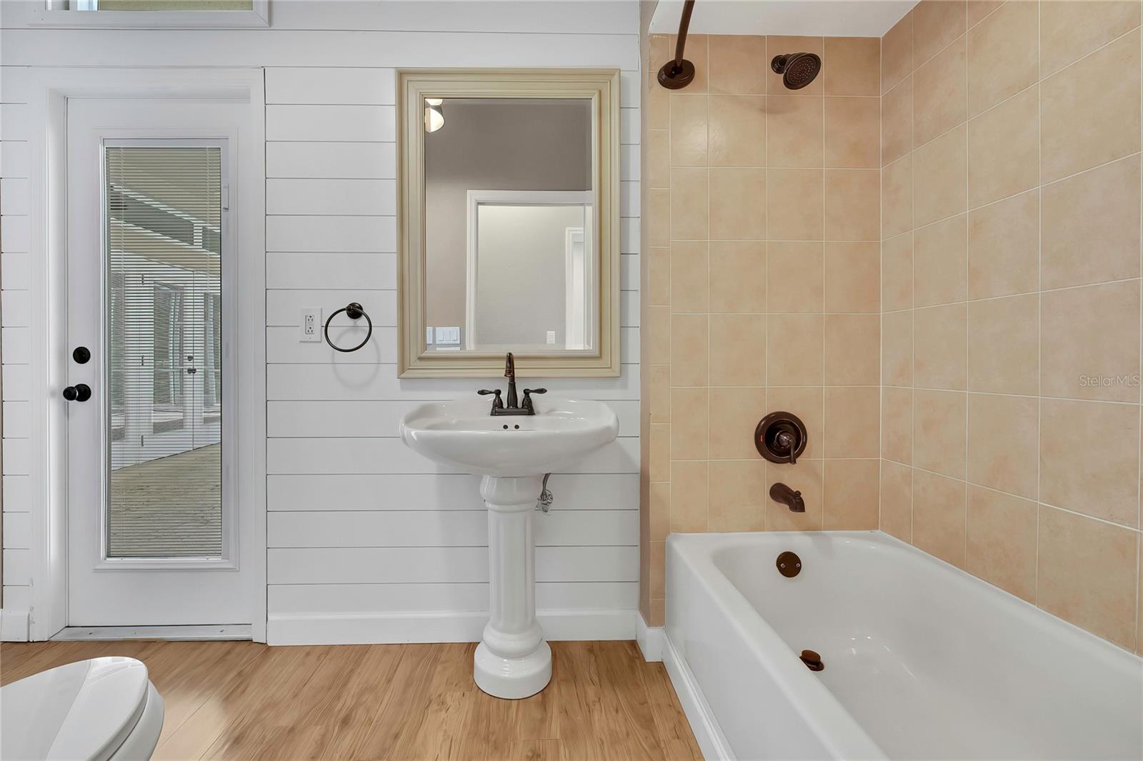 Listing photo id 45 for 2 Woodlee Court S