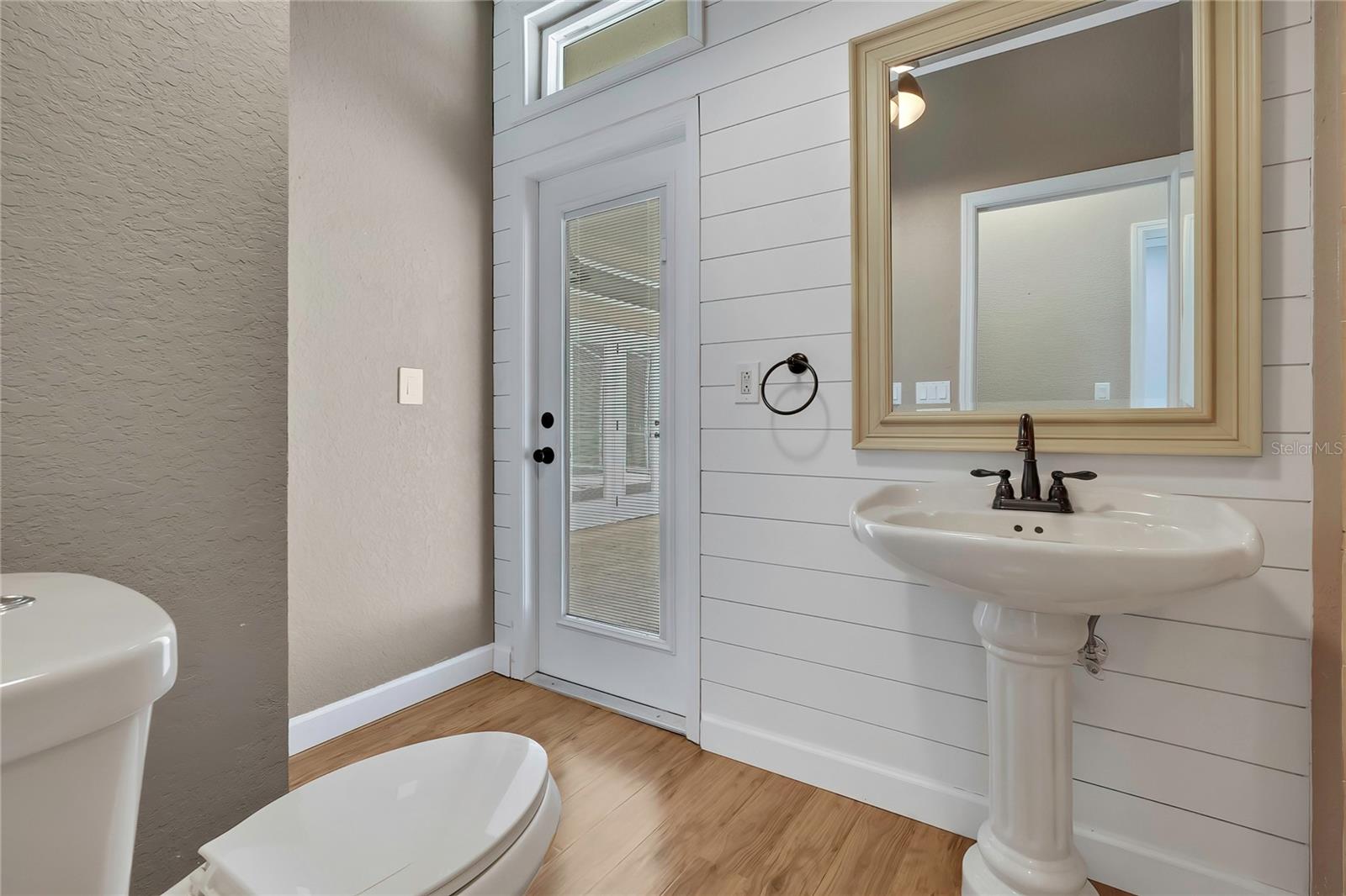 Listing photo id 46 for 2 Woodlee Court S