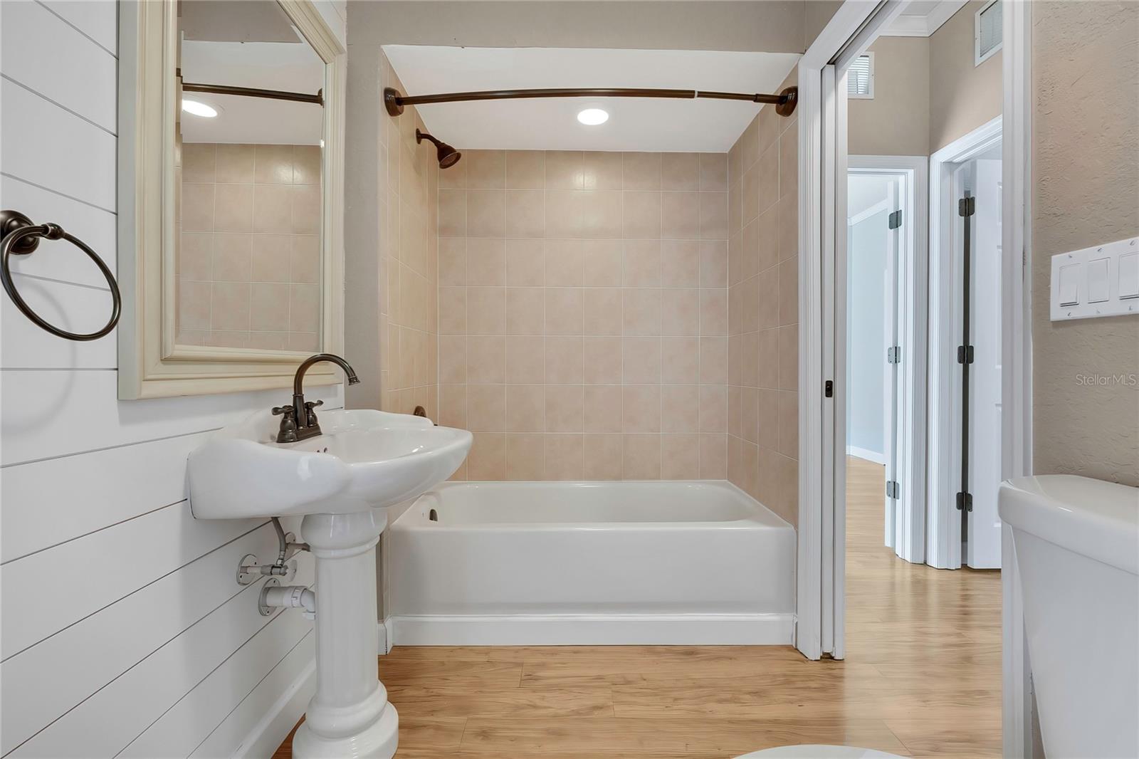 Listing photo id 47 for 2 Woodlee Court S