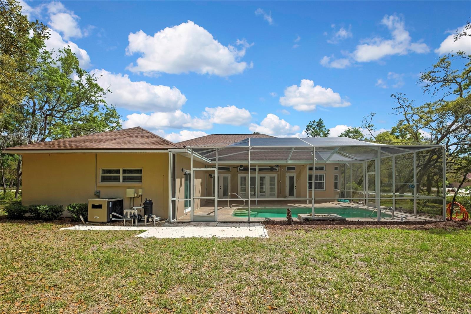 Listing photo id 3 for 2 Woodlee Court S