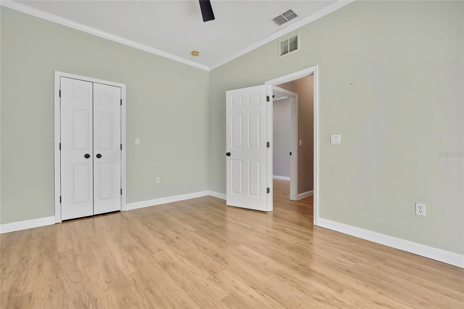 Listing photo id 48 for 2 Woodlee Court S