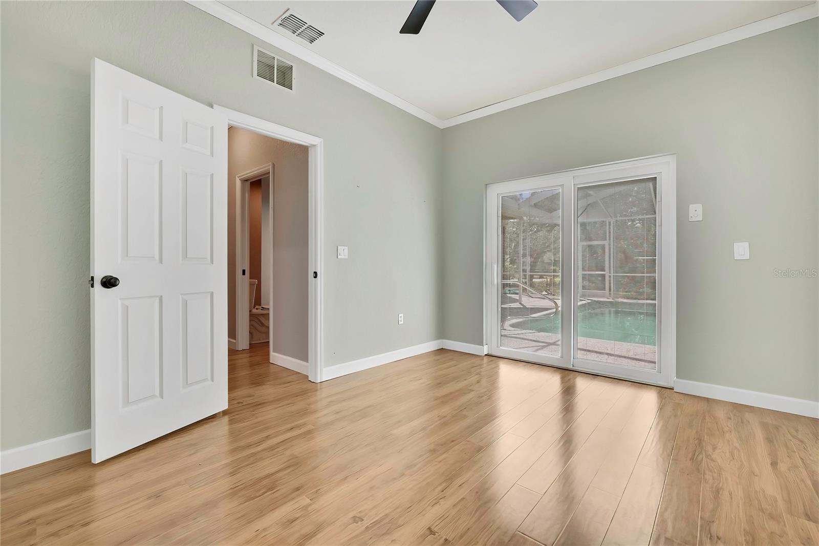 Listing photo id 50 for 2 Woodlee Court S