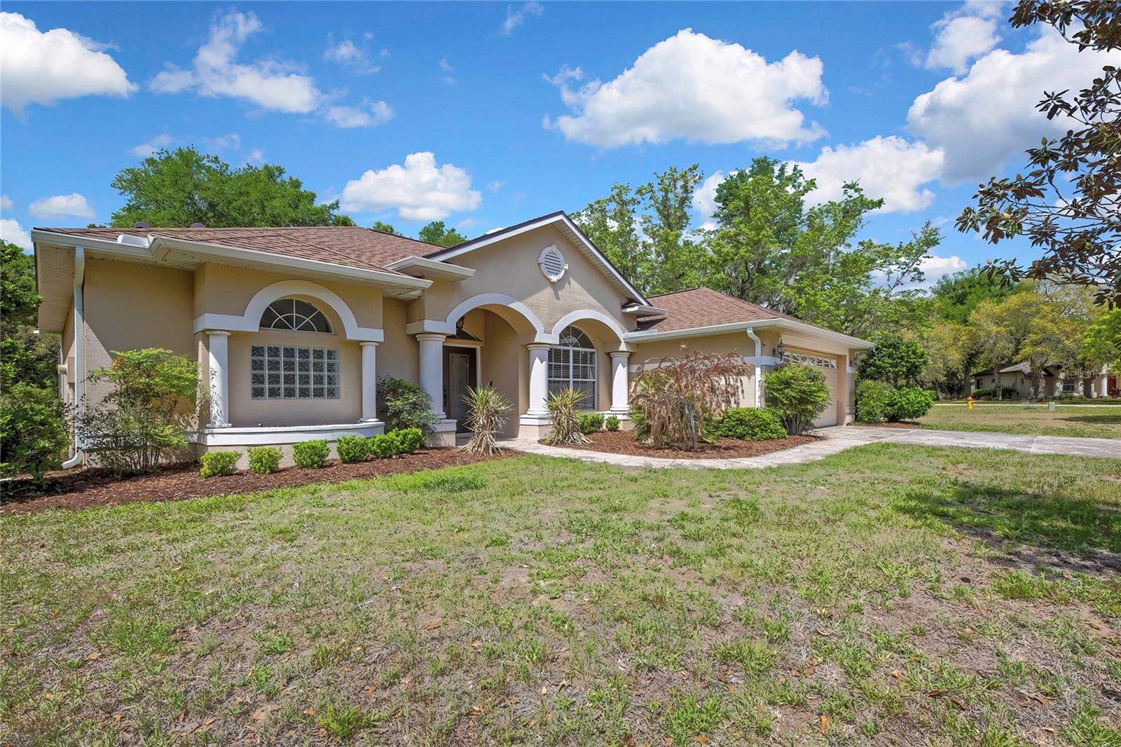 Listing photo id 55 for 2 Woodlee Court S