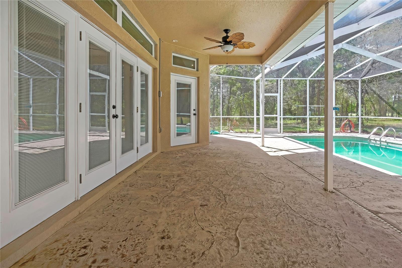 Listing photo id 6 for 2 Woodlee Court S