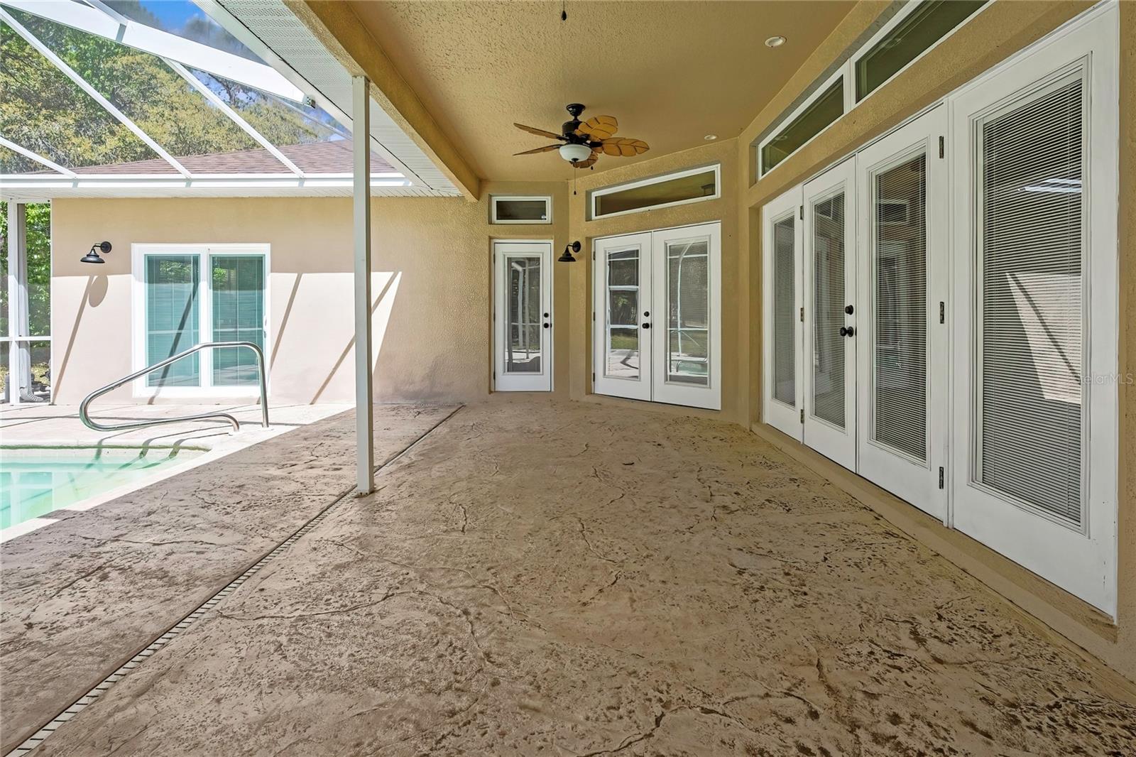 Listing photo id 7 for 2 Woodlee Court S