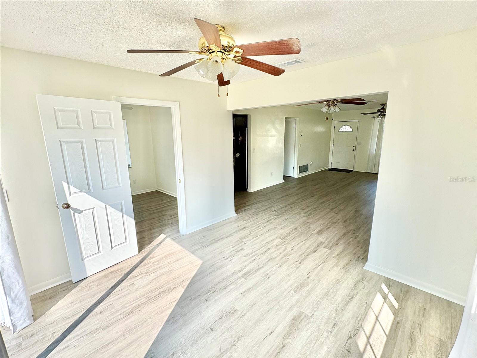 Image 5 of 17 For 5389 Mariner Boulevard