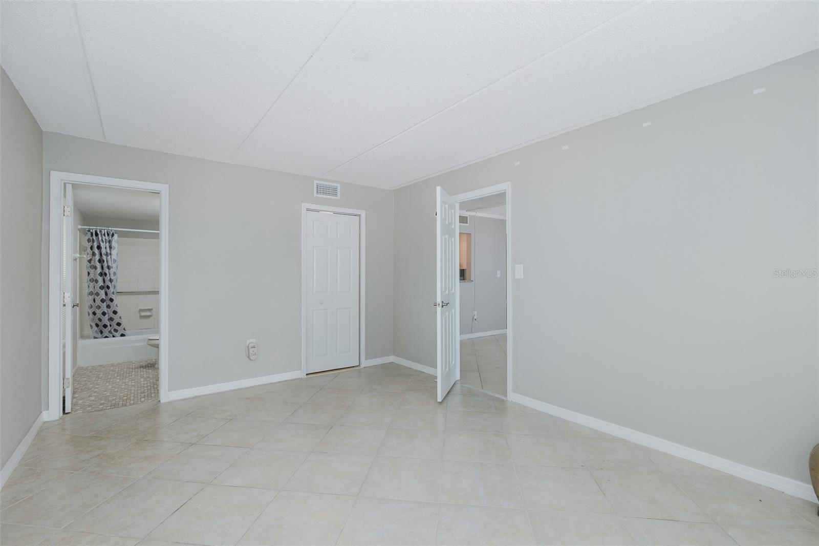 Image 27 of 71 For 464 Paula Drive 106