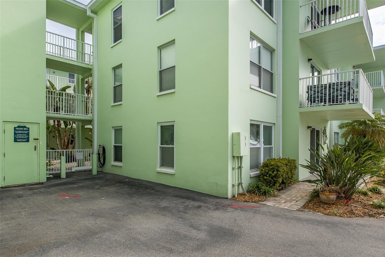 Image 53 of 71 For 464 Paula Drive 106