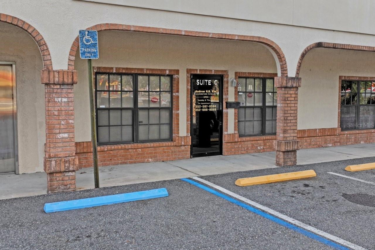 Listing photo id 1 for 5330 Spring Hill Drive A