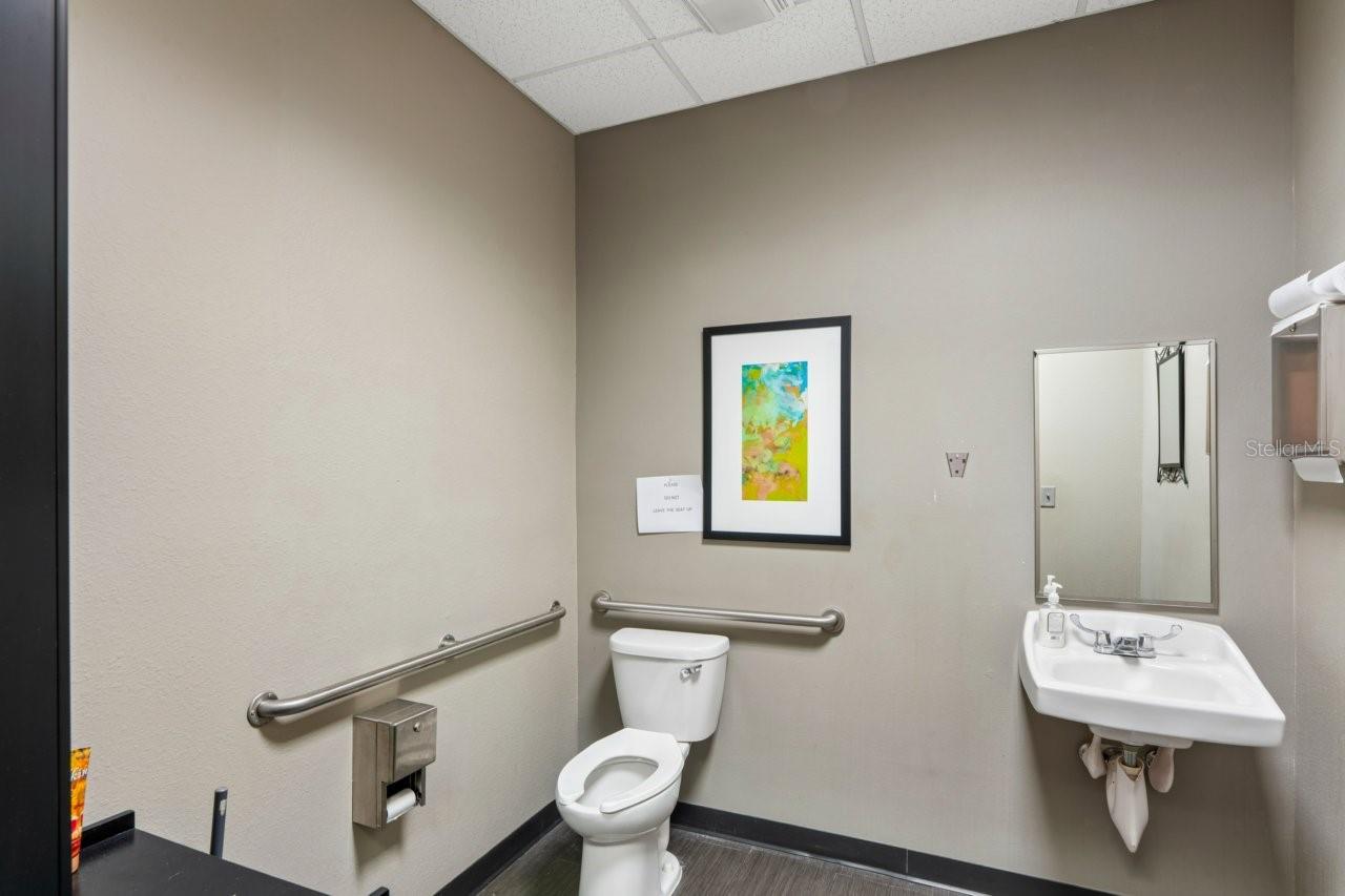 Listing photo id 30 for 5330 Spring Hill Drive A