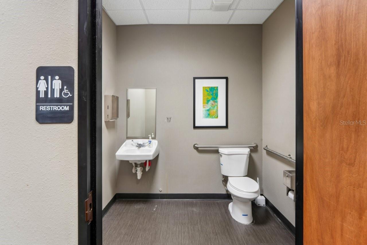 Listing photo id 33 for 5330 Spring Hill Drive A