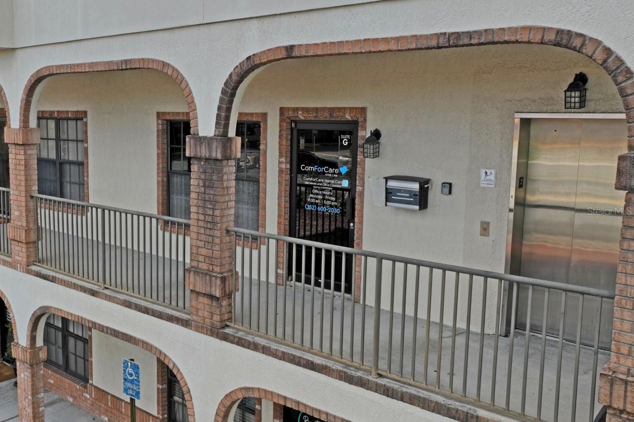 Listing photo id 3 for 5330 Spring Hill Drive A