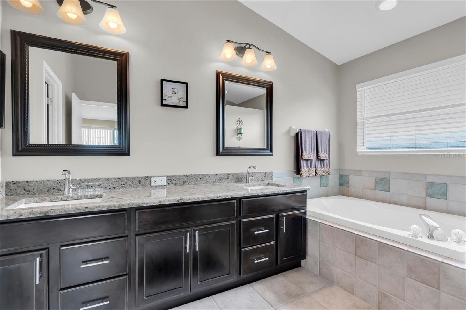 Image 27 of 59 For 2487 Saddlewood Lane