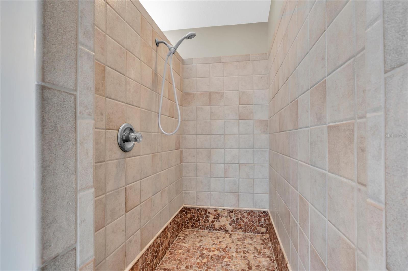 Image 28 of 59 For 2487 Saddlewood Lane