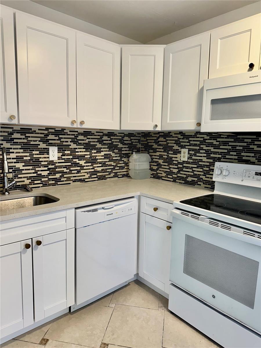 Image 12 of 30 For 2625 State Road 590 1414