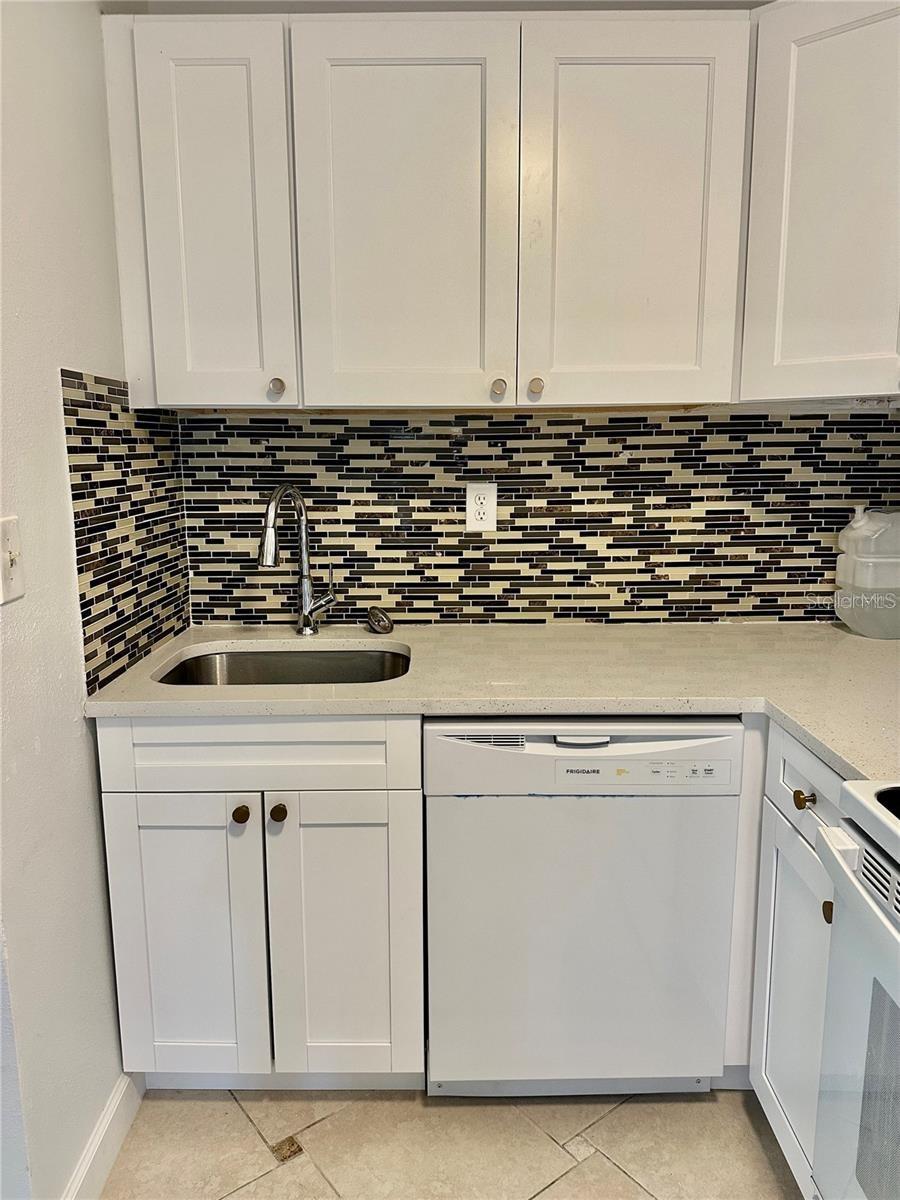 Image 13 of 30 For 2625 State Road 590 1414