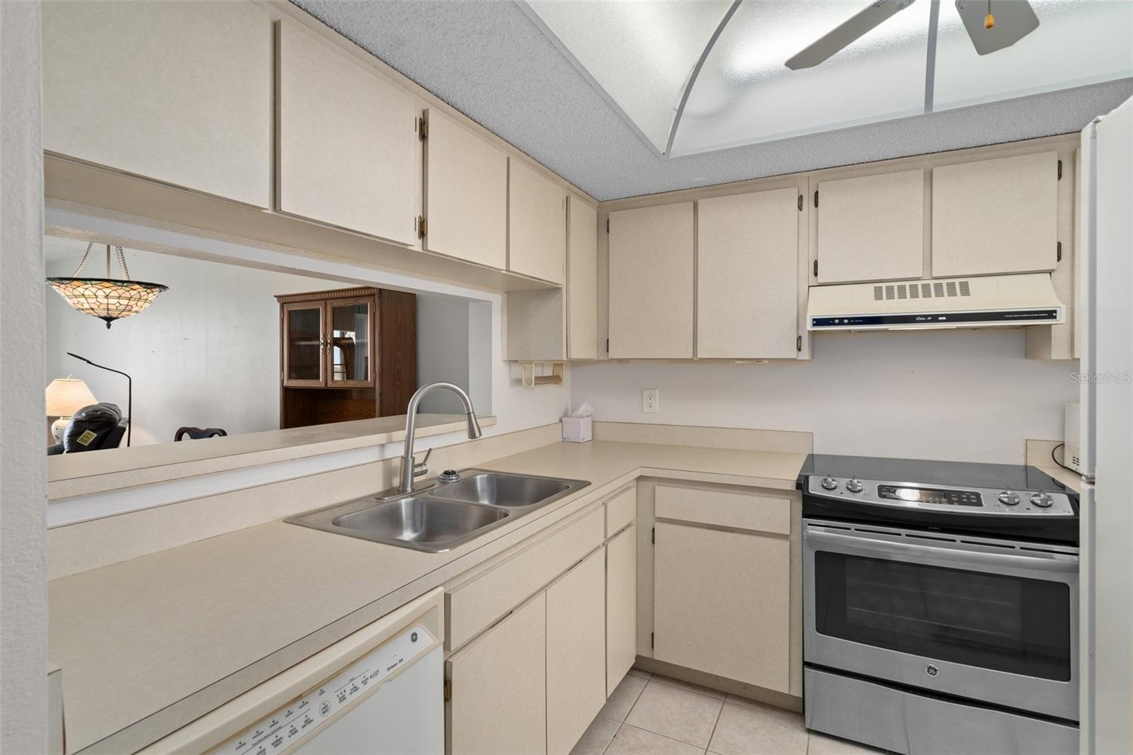 Image 10 of 57 For 8211 Brent Street 836