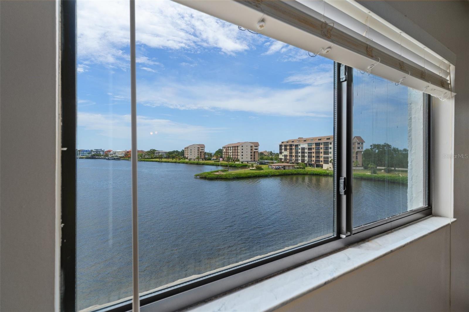 Image 17 of 57 For 8211 Brent Street 836