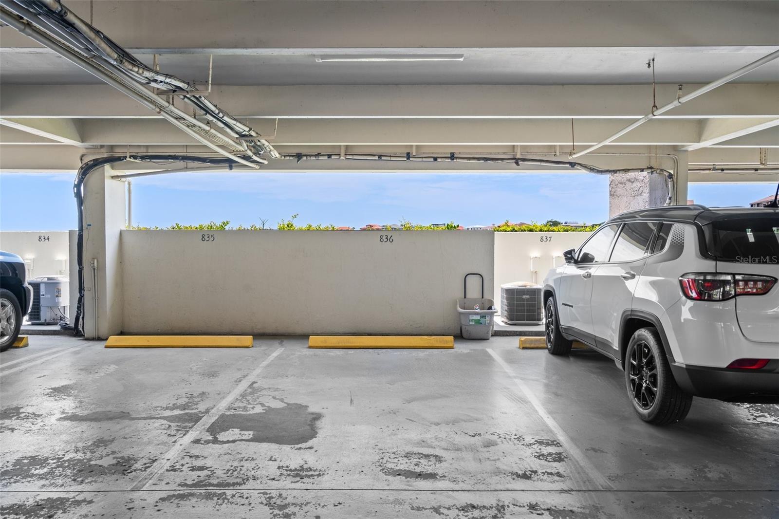 Image 31 of 57 For 8211 Brent Street 836