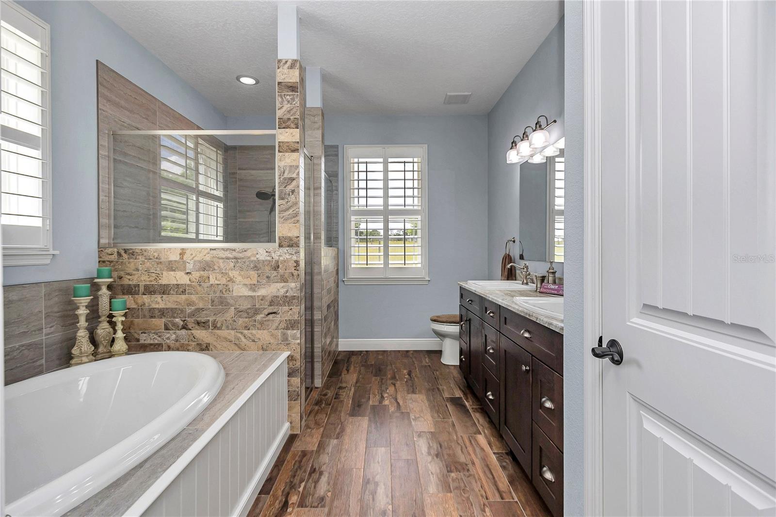 Image 19 of 48 For 2350 Rose Terrace Path