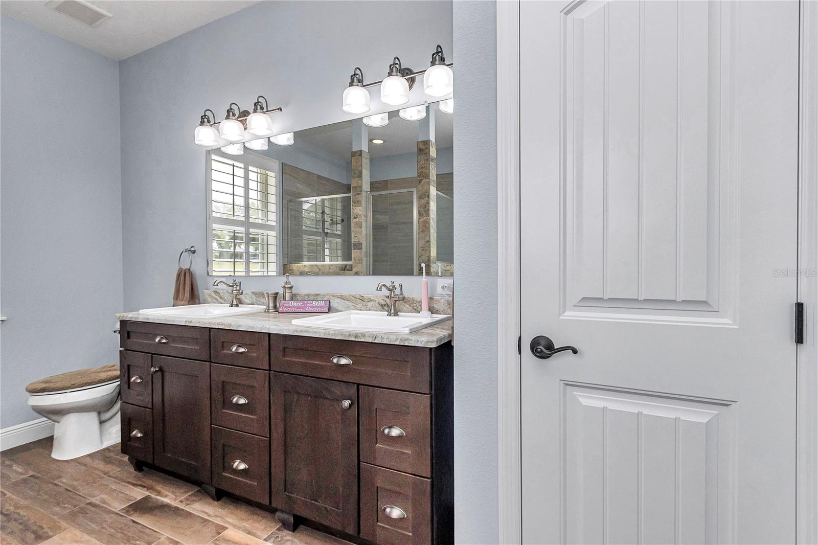 Image 20 of 48 For 2350 Rose Terrace Path