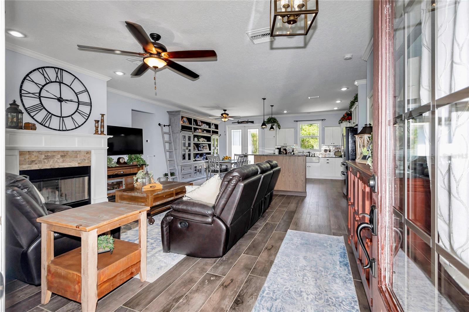 Image 9 of 48 For 2350 Rose Terrace Path