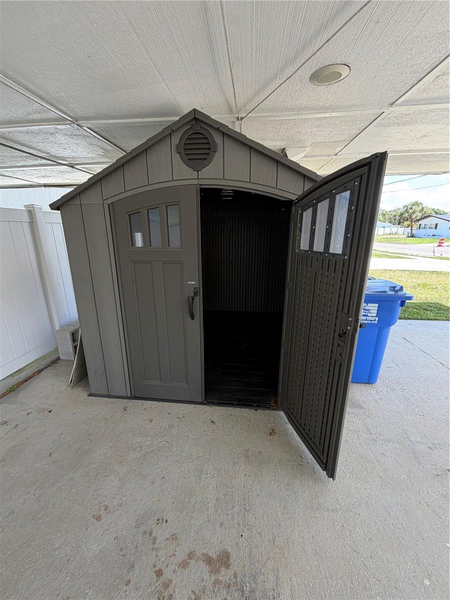 Image 18 of 24 For 3500 Overlook Drive Ne