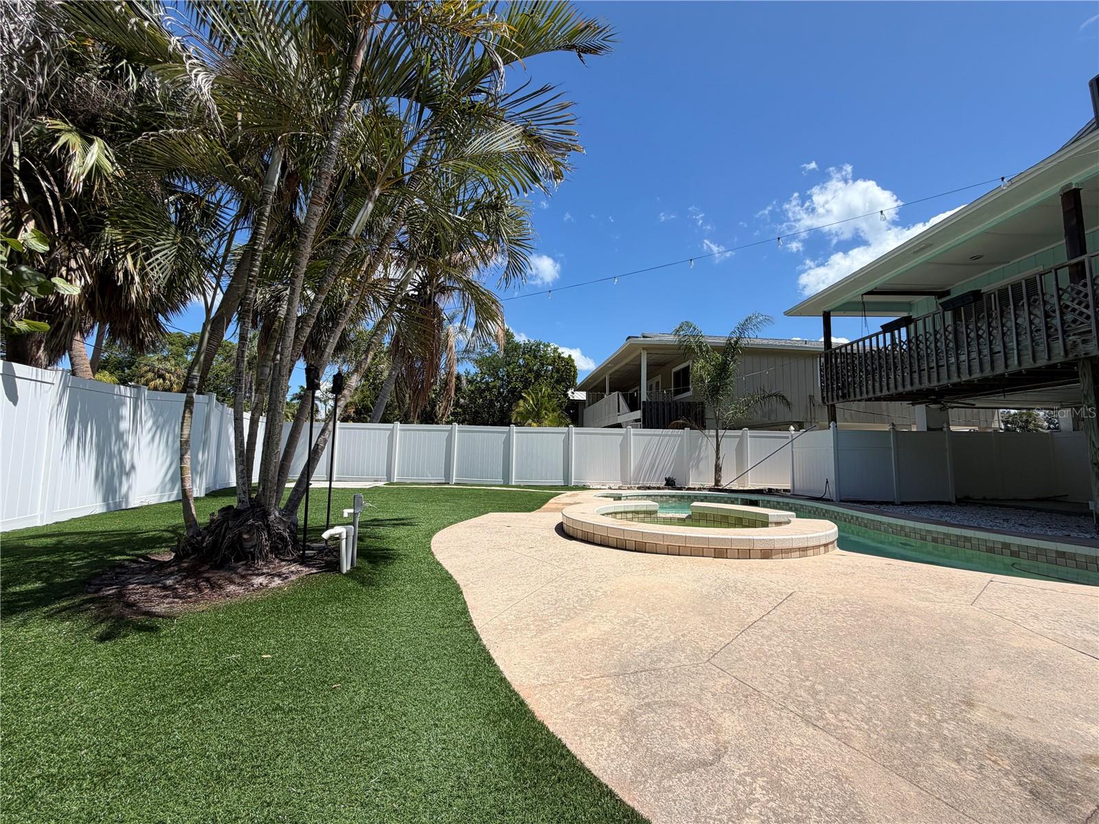 Image 4 of 24 For 3500 Overlook Drive Ne