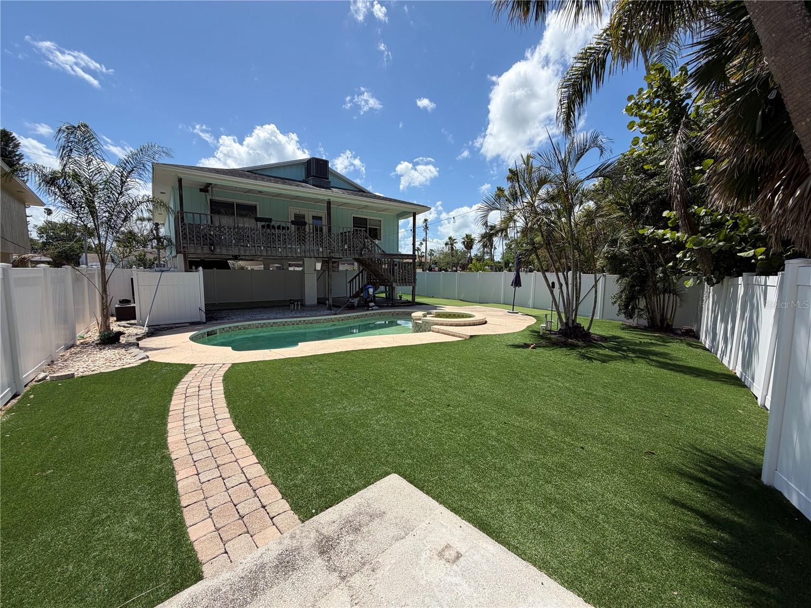 Image 5 of 24 For 3500 Overlook Drive Ne