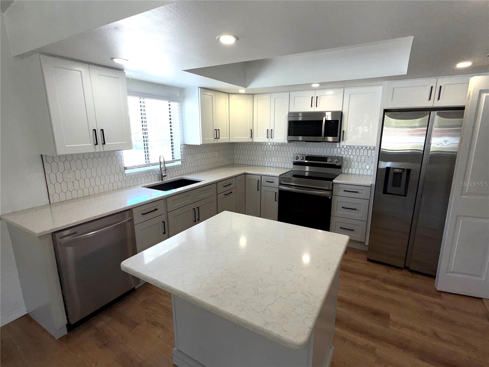 Image 7 of 24 For 3500 Overlook Drive Ne