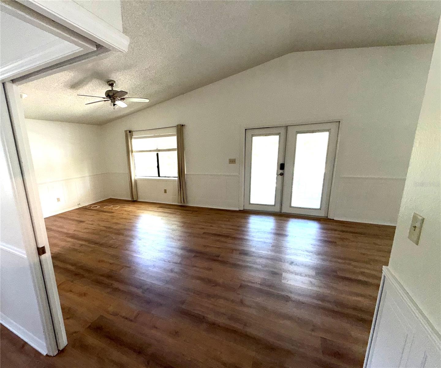 Image 8 of 24 For 3500 Overlook Drive Ne