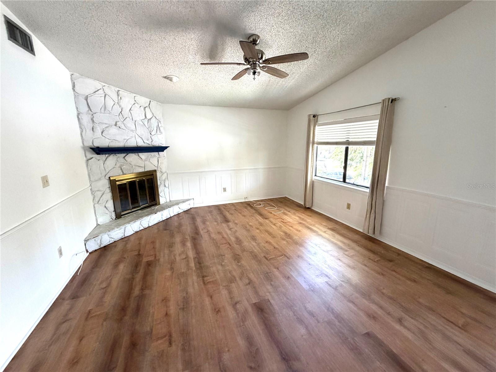 Image 9 of 24 For 3500 Overlook Drive Ne