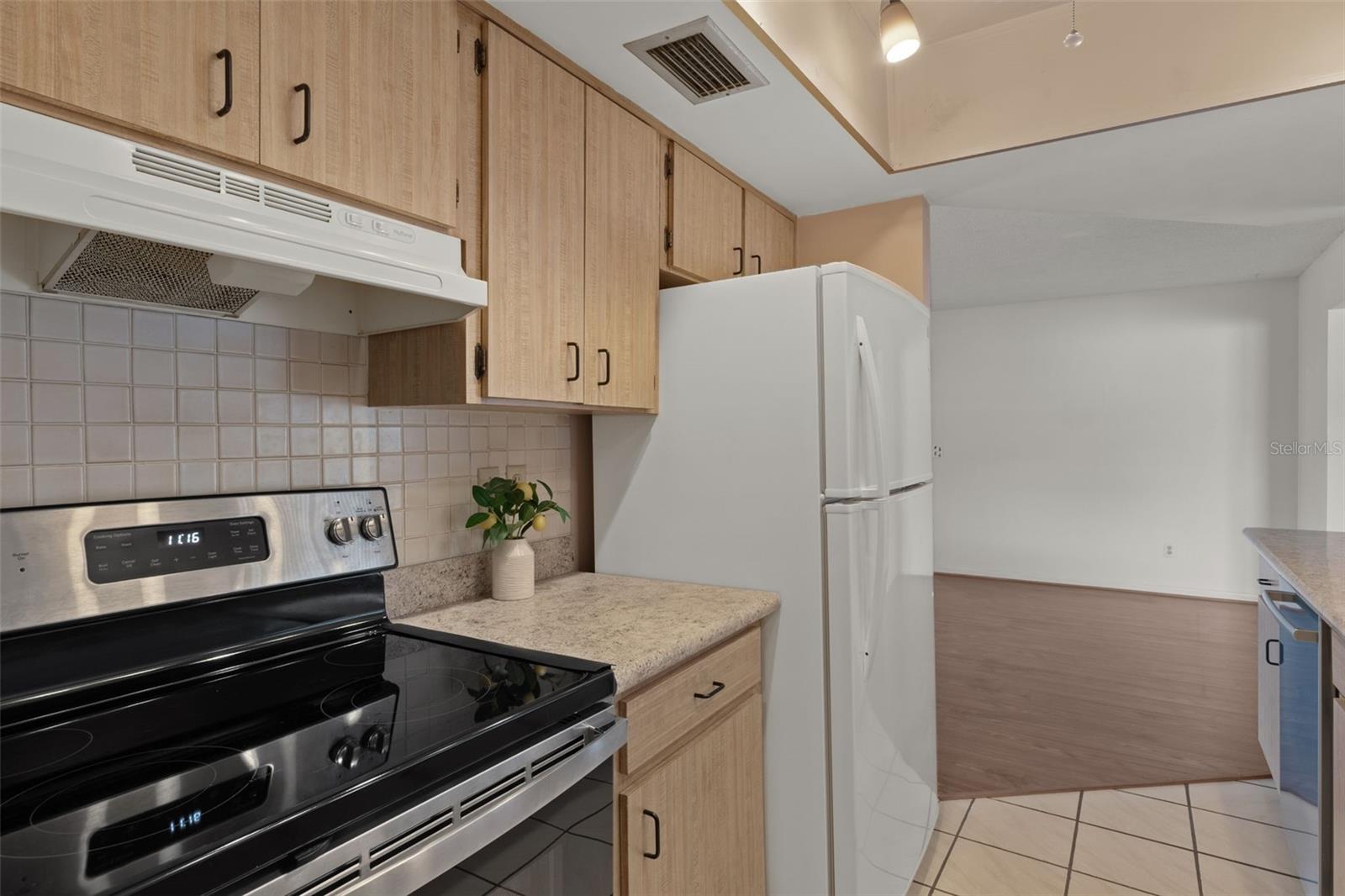 Image 20 of 50 For 5121 Springwood Road