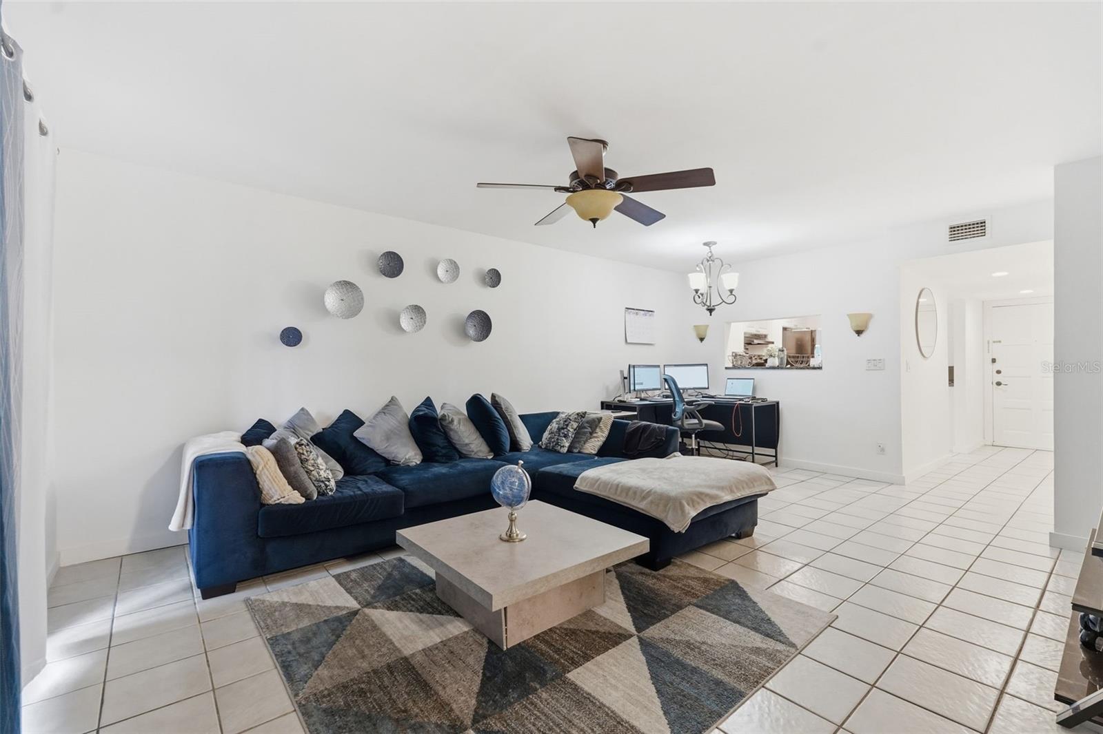 Image 11 of 33 For 6340 Newtown Circle 40a2