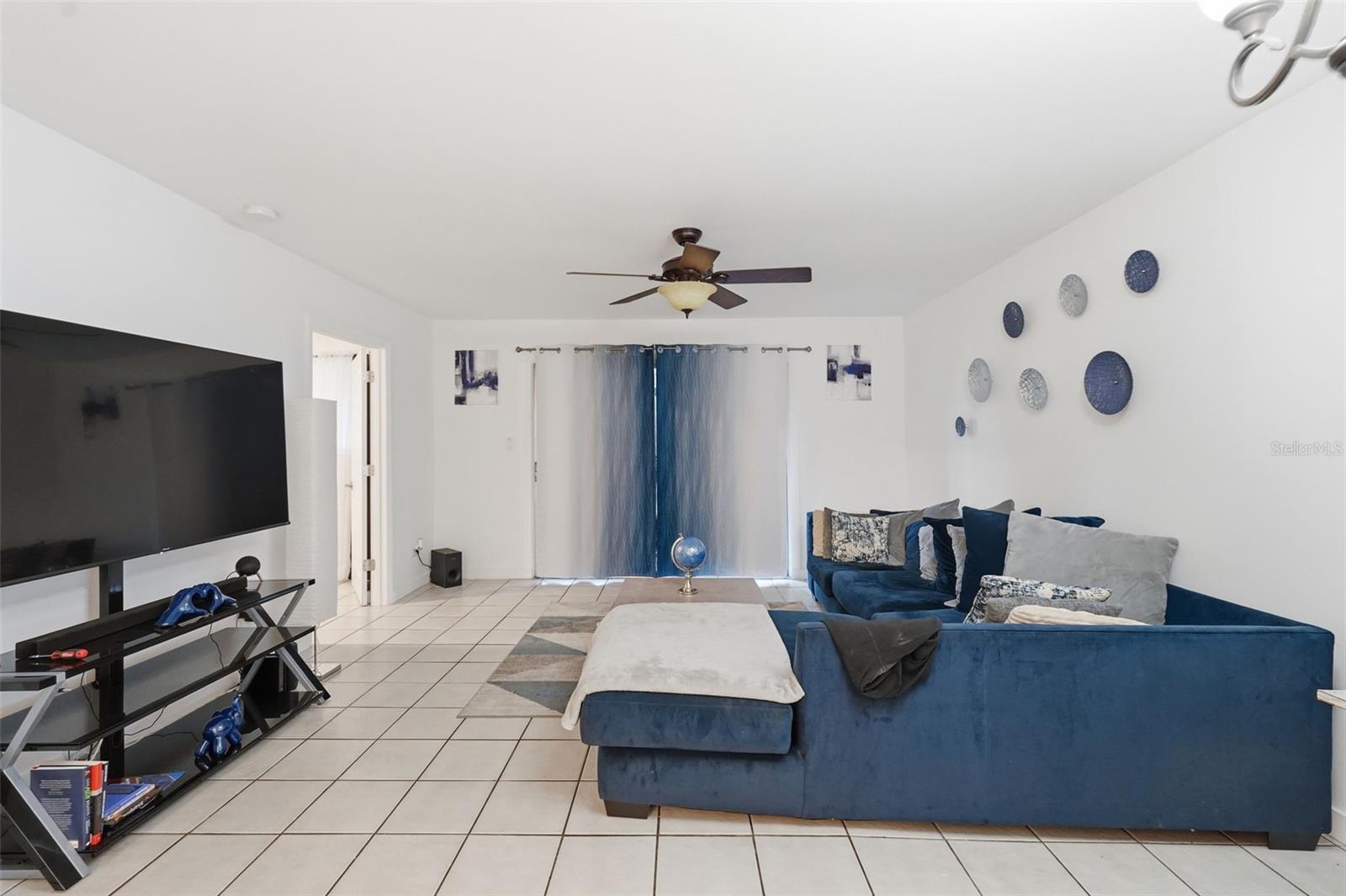 Image 12 of 33 For 6340 Newtown Circle 40a2