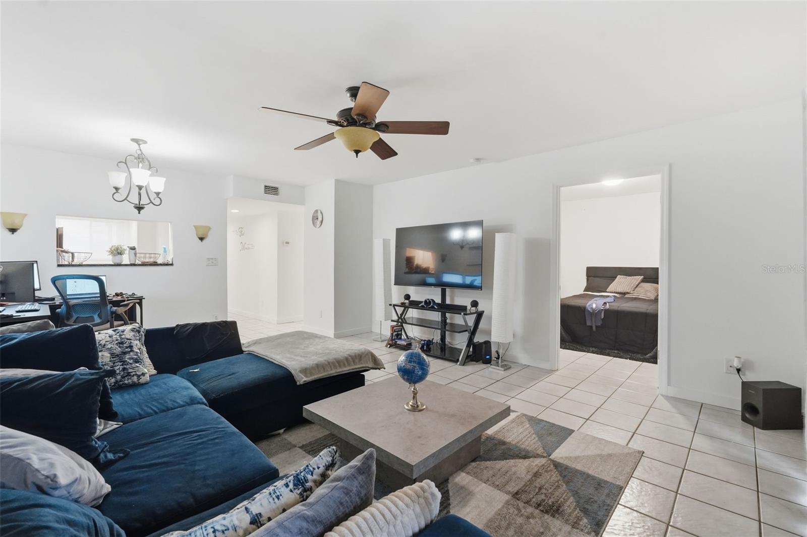 Image 14 of 33 For 6340 Newtown Circle 40a2