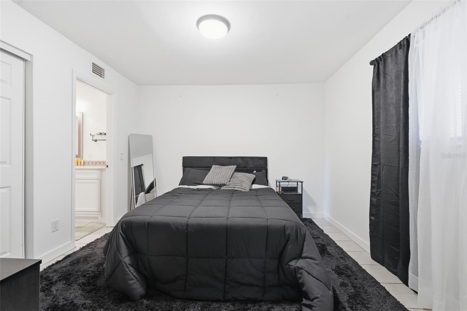 Image 15 of 33 For 6340 Newtown Circle 40a2