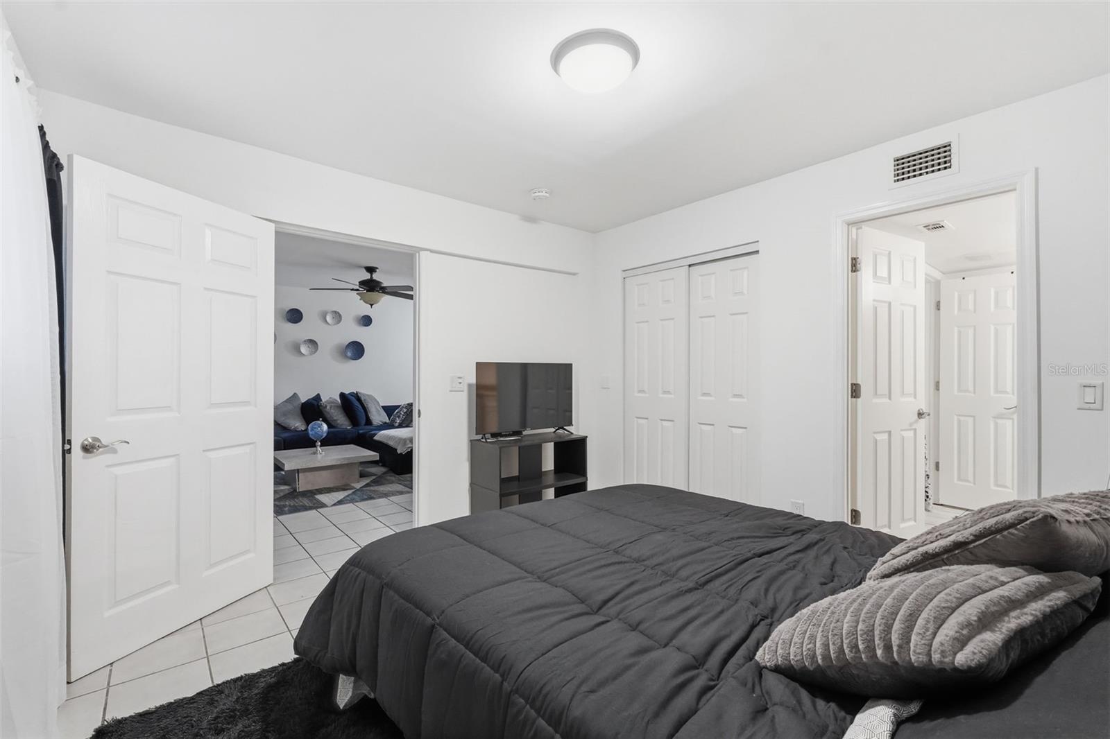 Image 16 of 33 For 6340 Newtown Circle 40a2