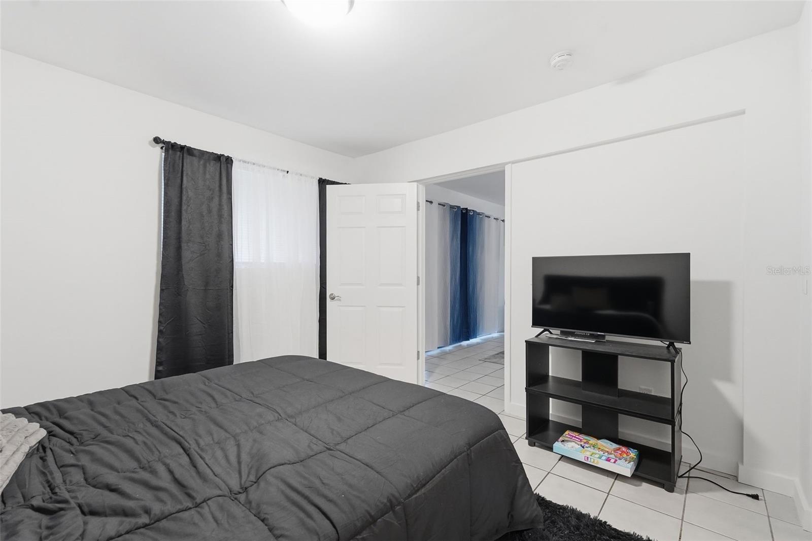 Image 17 of 33 For 6340 Newtown Circle 40a2