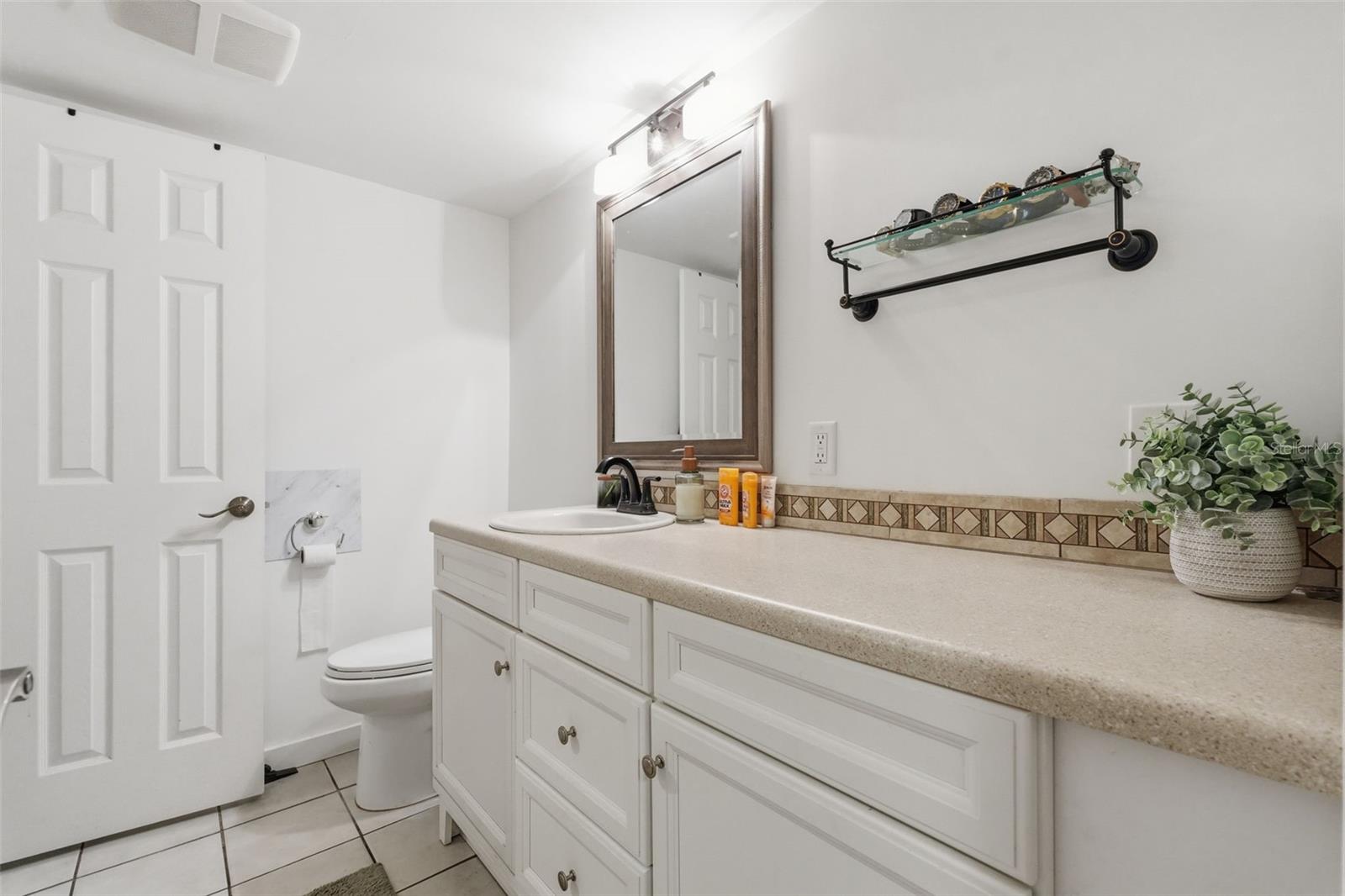 Image 18 of 33 For 6340 Newtown Circle 40a2